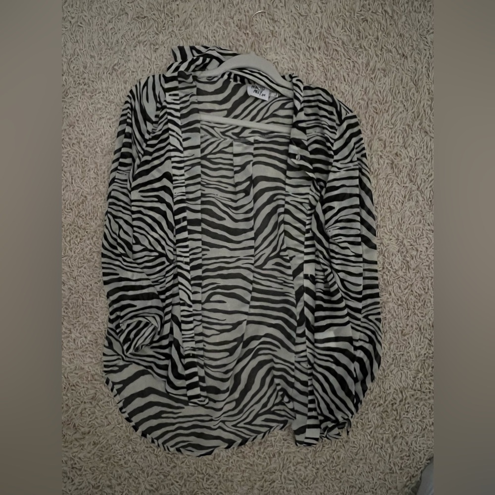 Princess polly zebra button up top
